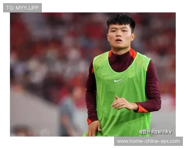 上海海港右路快攻成型，杨希低平球直喂六码点