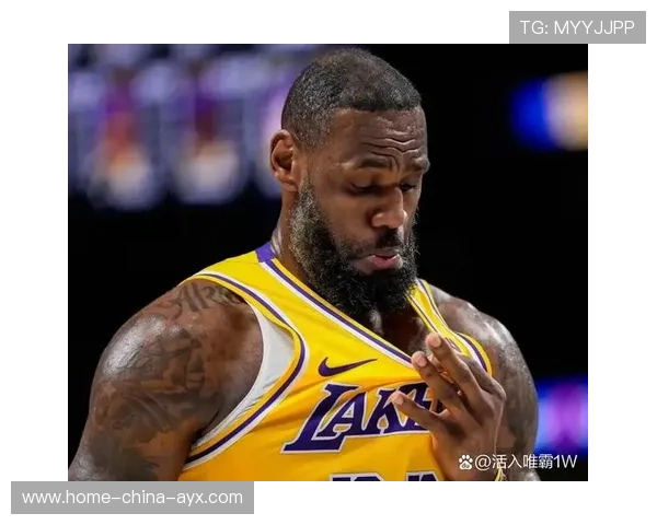詹姆斯冷静罚球稳住心态,湖人主场大热